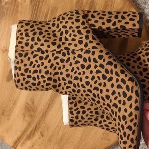 Leopard print bamboo boots sz 8.5